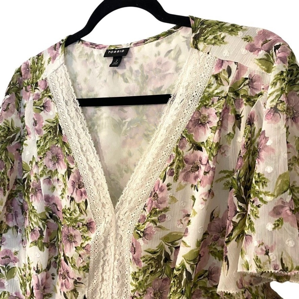 Torrid 2 Floral‎ Clip Dot Chiffon Lace Trim Flutter Sleeve Blouse Purple Green - Picture 6 of 14